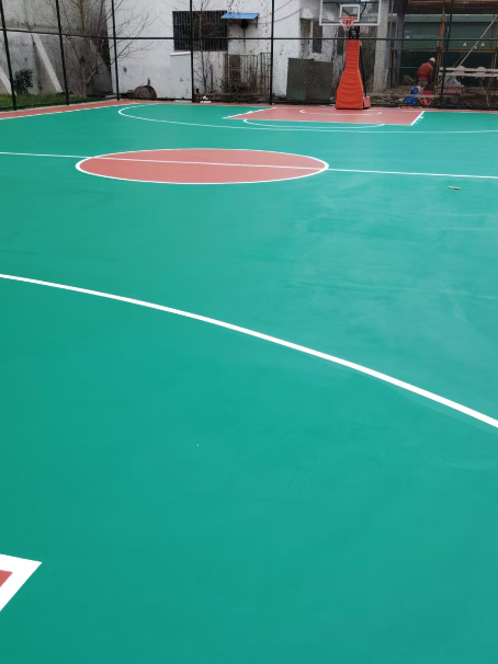 临夏 球场长期使用易出现地面开裂